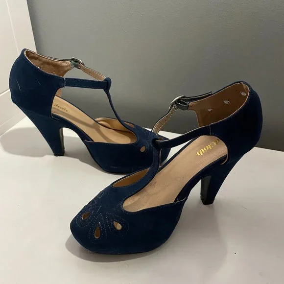 Blue vintage style t-strap Modcloth Size